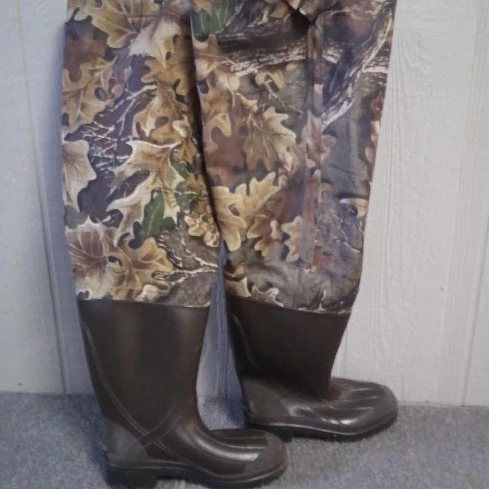 "Advantage Wetlands Camo" Hip-Length Fishing Boots - Size 11/12 - BRAND NEW!!